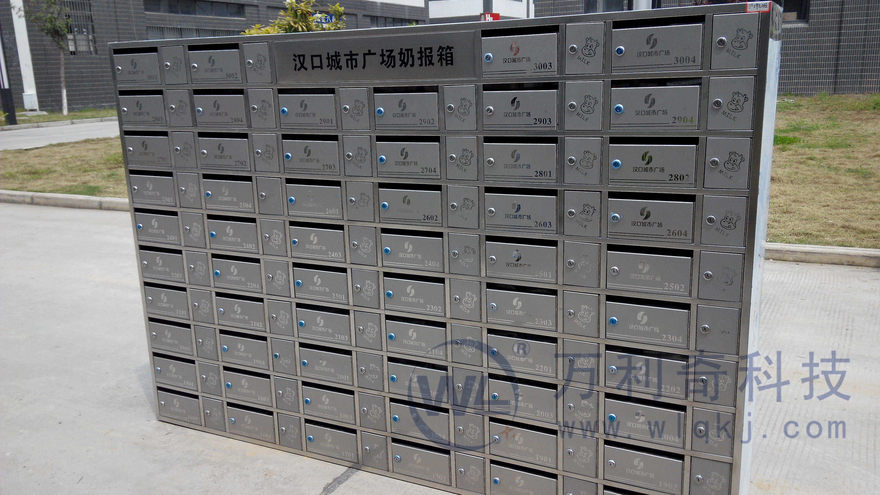 武漢奶報箱 武漢漢口城市廣場不銹鋼奶報箱